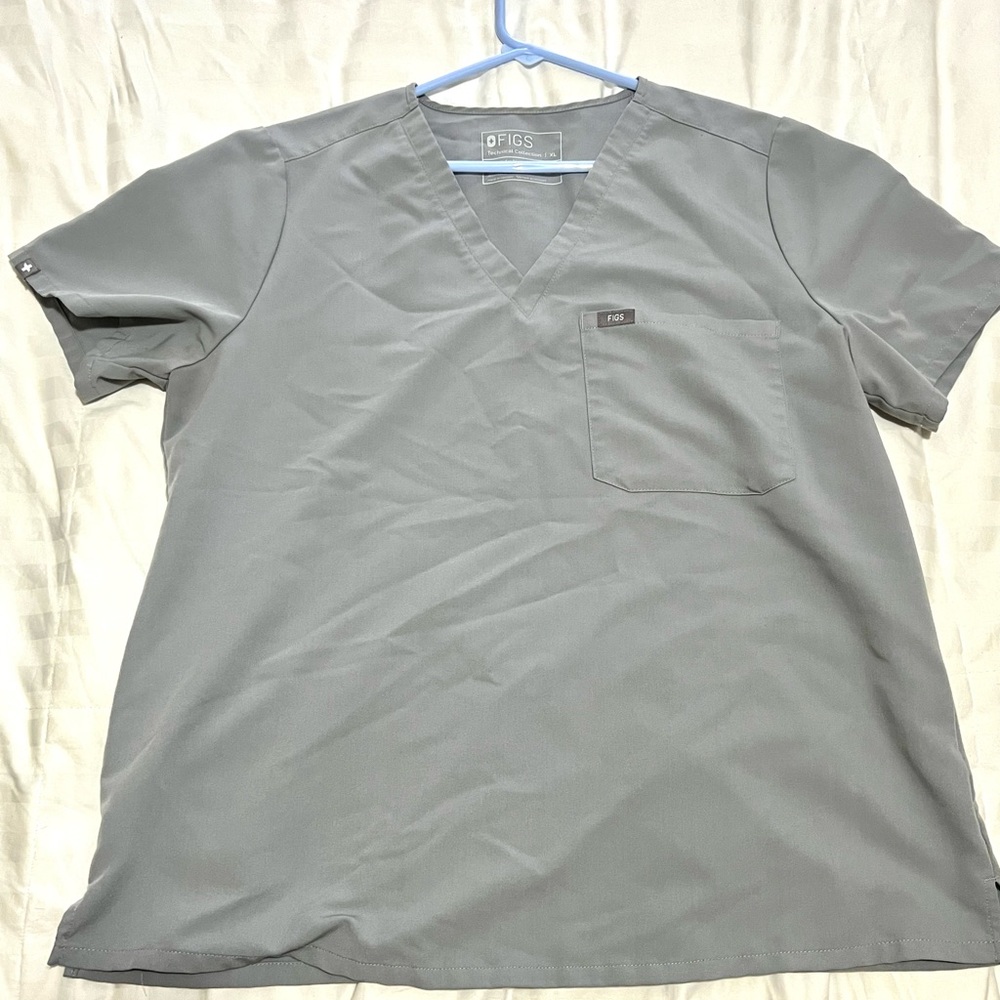 FIGS Cement Women’s Scrub Top